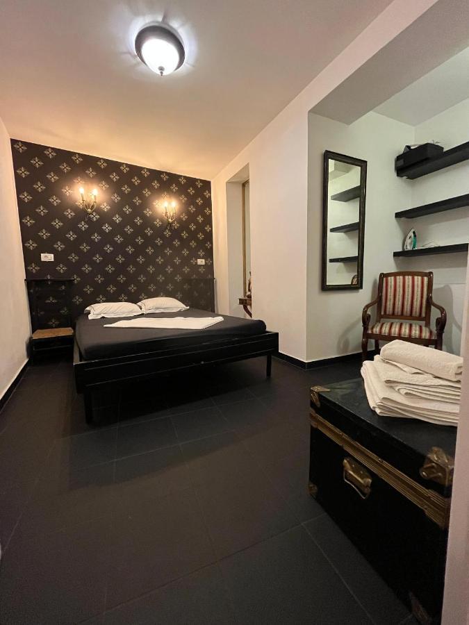 Old Town Napoleon Crib Apartment Bucharest Exterior photo