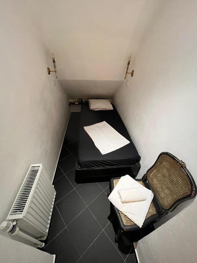 Old Town Napoleon Crib Apartment Bucharest Exterior photo